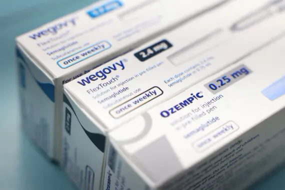 “‏إبر التنحيف” تنقذ الحياة أم تسبب الوفاة؟ خفايا صادمة يكشفها برنامج “مع الحكيم”